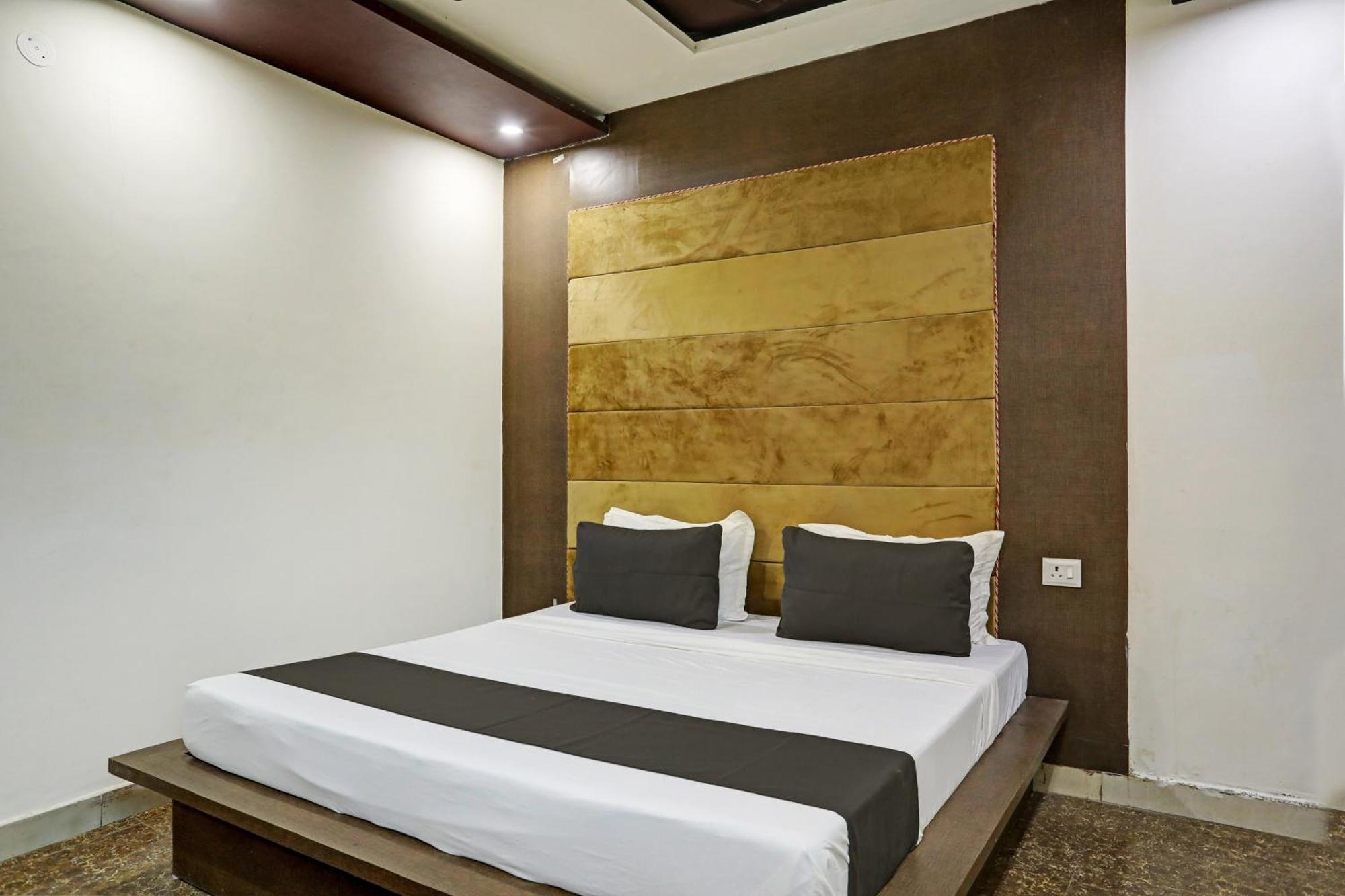 Hotel O All In One Hotel Ghaziabad Bagian luar foto
